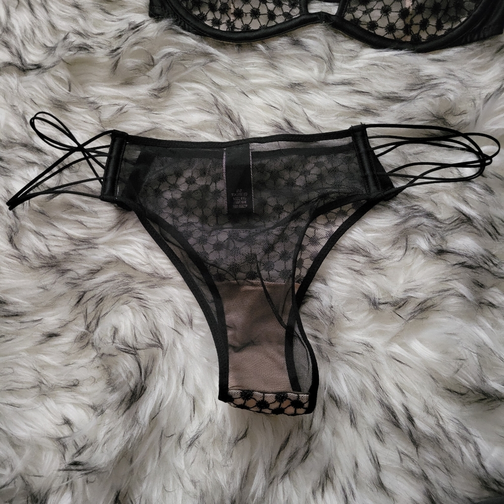 Victoria's Secret black mesh set 32C/Small - Picture 5 of 9